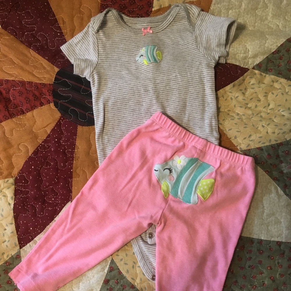 Carter’s 2-piece outfit with fish embroidery